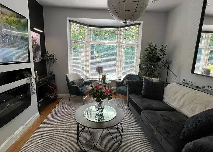 Stylish Home Close To Arena